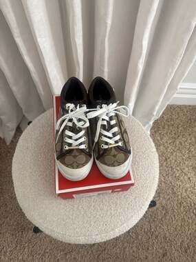 Coach Francesca Signature Monogram Low Top Sneakers Khaki/Chestnut Size 7.5M